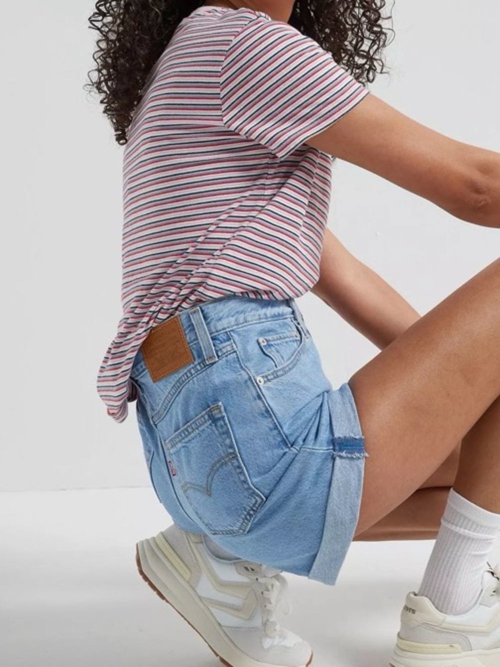 Levi’s Mom Shorts - Picture 2 of 2